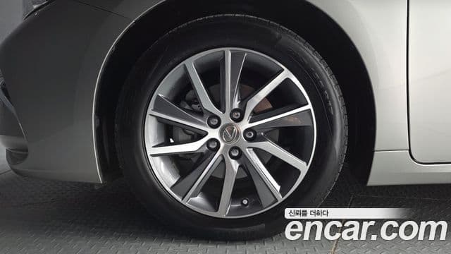 Lexus ES300h 2018 — ფოტო 27/32