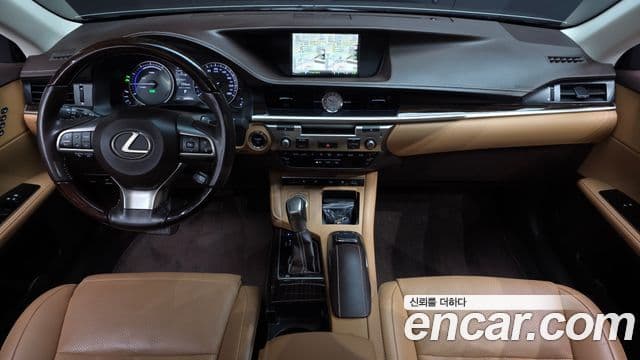 Lexus ES300h 2018 — ფოტო 23/32