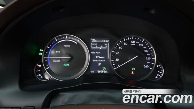 Lexus ES300h 2018 — ფოტო 14/32