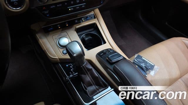 Lexus ES300h 2018 — ფოტო 6/32