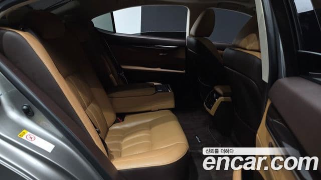 Lexus ES300h 2018 — ფოტო 5/32