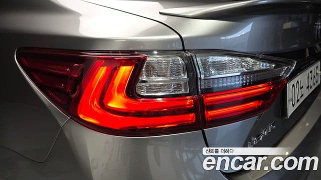 Lexus ES300h 2018 — ფოტო 3/32