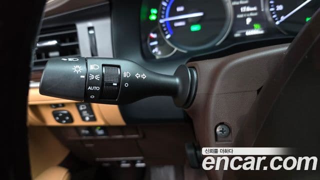 Lexus ES300h 2018 — ფოტო 7/32