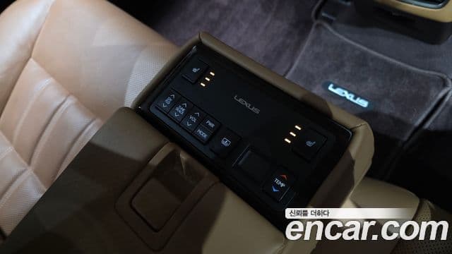 Lexus ES300h 2018 — ფოტო 21/32