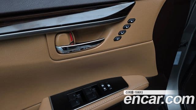 Lexus ES300h 2018 — ფოტო 13/32