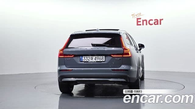 Volvo V60 Cross Country 2022 — ფოტო 32/35