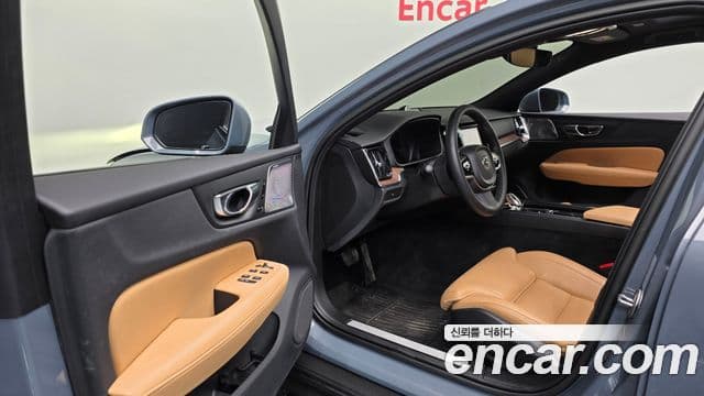 Volvo V60 Cross Country 2022 — ფოტო 27/35