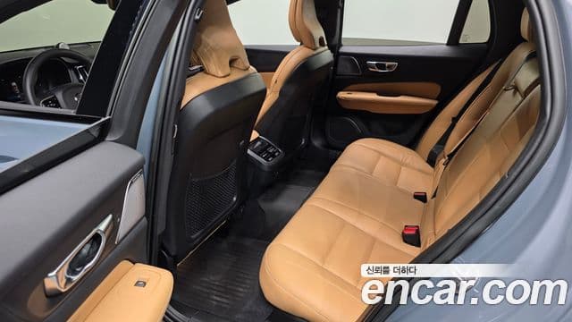 Volvo V60 Cross Country 2022 — ფოტო 17/35