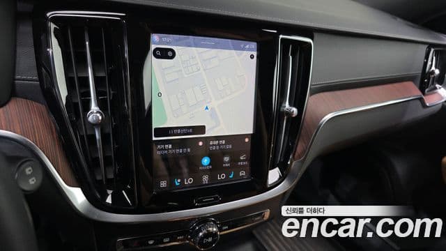 Volvo V60 Cross Country 2022 — ფოტო 8/35