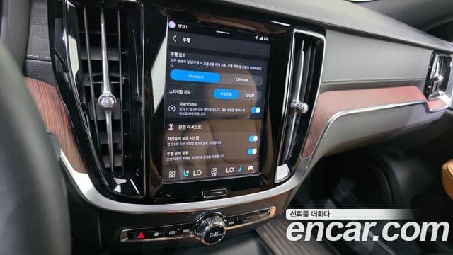 Volvo V60 Cross Country 2022 — ფოტო 18/35