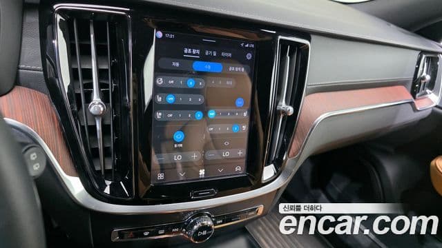 Volvo V60 Cross Country 2022 — ფოტო 26/35