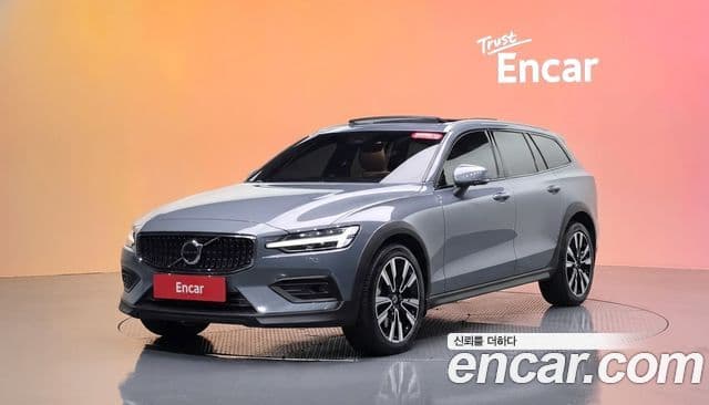 Volvo V60 Cross Country 2022 — ფოტო 33/35