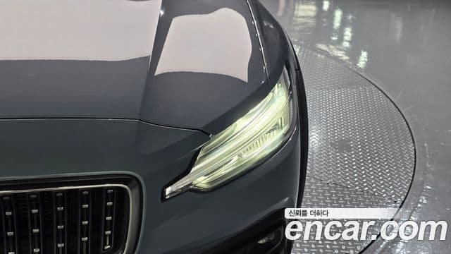 Volvo V60 Cross Country 2022 — ფოტო 5/35