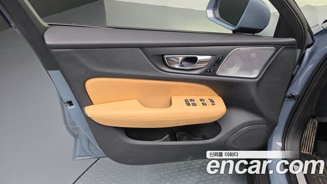 Volvo V60 Cross Country 2022 — ფოტო 7/35