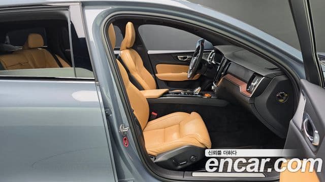 Volvo V60 Cross Country 2022 — ფოტო 22/35