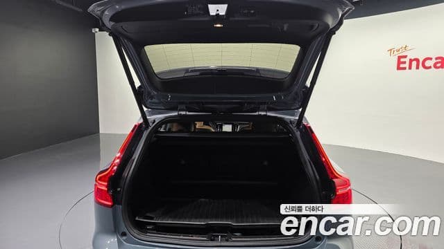 Volvo V60 Cross Country 2022 — ფოტო 21/35