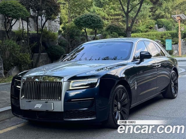Rolls-Royce Ghost 2023 — Фото 1/20