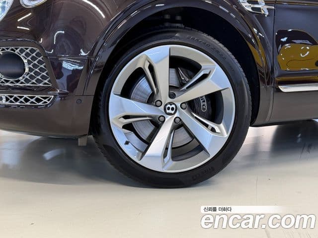 Bentley Bentayga 2018 — Photo 9/20
