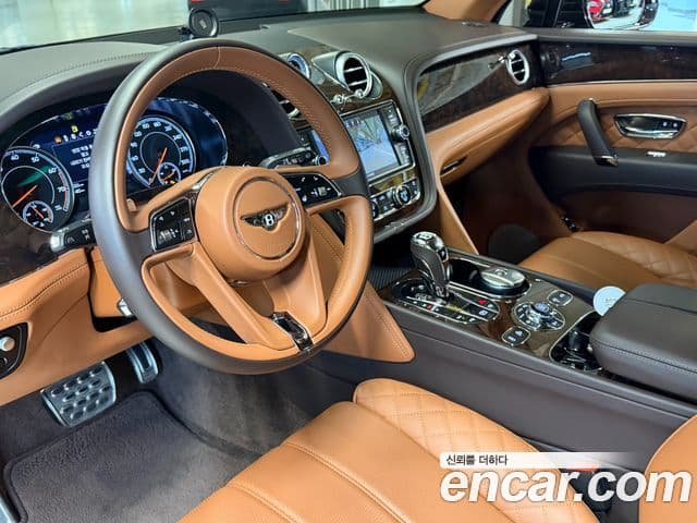 Bentley Bentayga 2018 — Photo 1/20