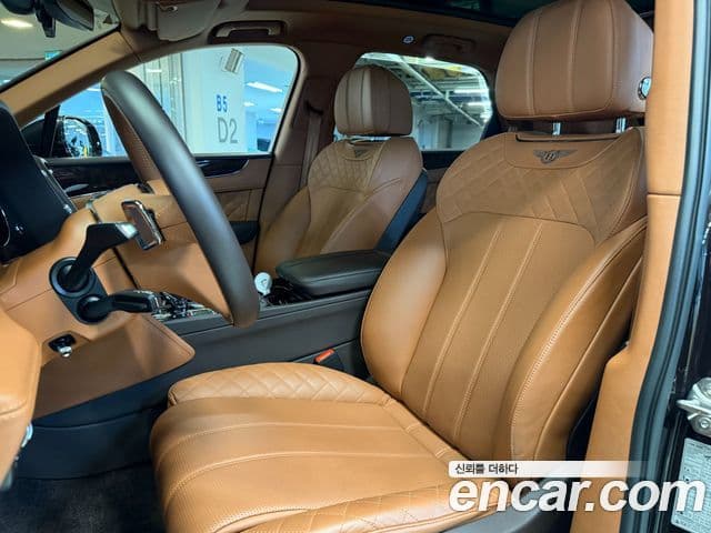 Bentley Bentayga 2018 — Photo 8/20