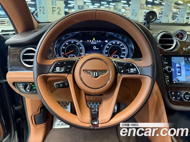 Bentley Bentayga 2018 — Photo 11/20