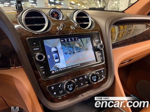 Bentley Bentayga 2018 — Photo 19/20