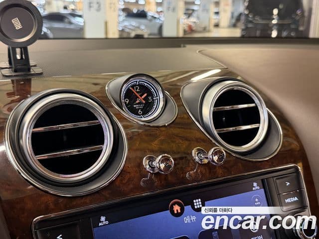 Bentley Bentayga 2018 — Photo 20/20