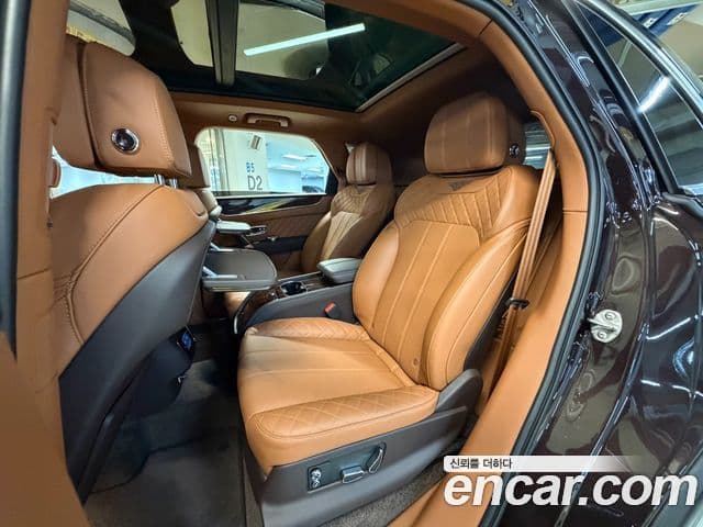 Bentley Bentayga 2018 — Photo 12/20