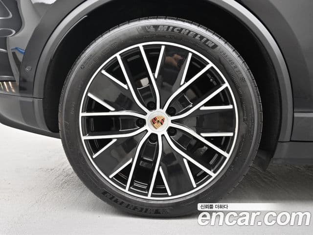 Porsche Macan EV 2025 — ფოტო 1/20