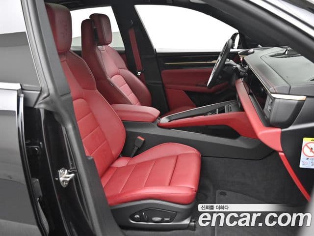 Porsche Macan EV 2025 — ფოტო 18/20