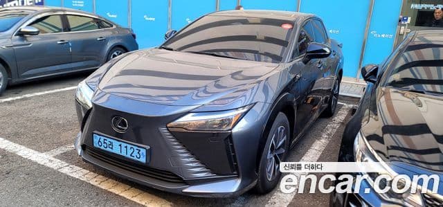 Lexus RZ450e 2023 — Photo 4/15