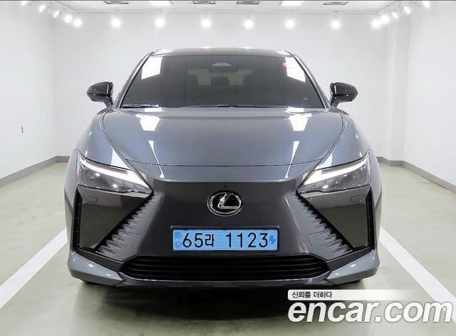 Lexus RZ450e 2023 — Photo 2/15