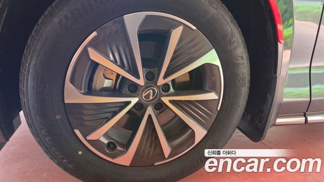 Lexus RZ450e 2023 — Photo 1/15
