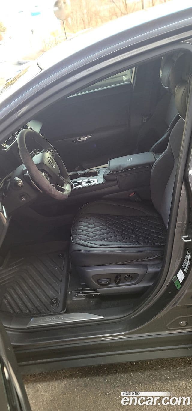 Lexus RZ450e 2023 — Photo 12/15