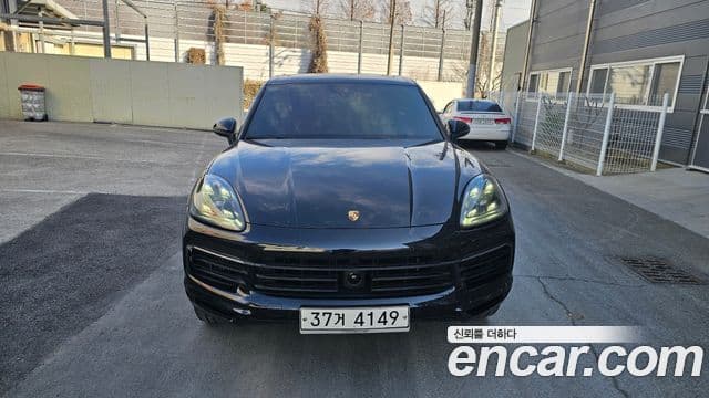 Porsche Cayenne 2019 — ფოტო 2/20