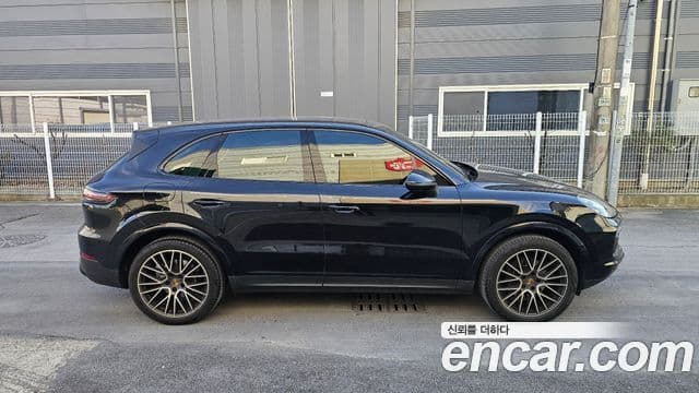 Porsche Cayenne 2019 — ფოტო 3/20