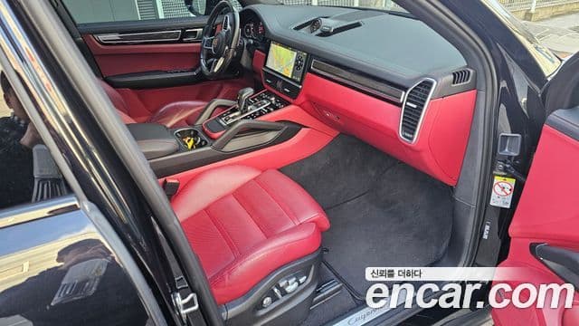 Porsche Cayenne 2019 — ფოტო 9/20