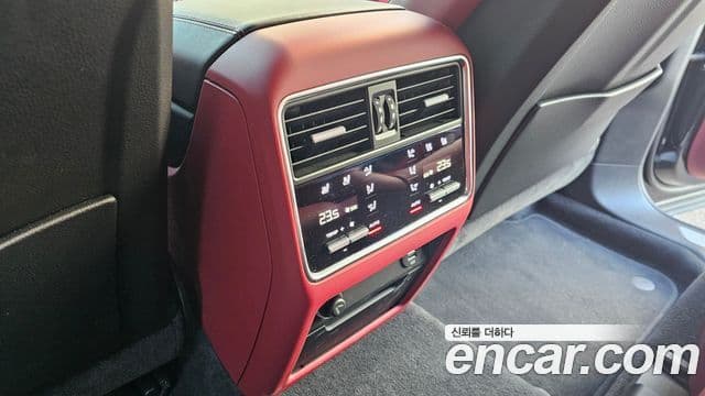 Porsche Cayenne 2019 — ფოტო 12/20