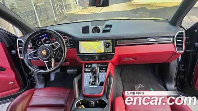 Porsche Cayenne 2019 — ფოტო 17/20