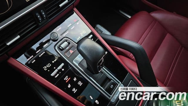 Porsche Cayenne 2019 — ფოტო 18/20