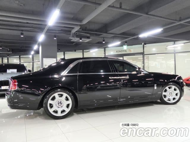 Rolls-Royce Ghost 2018 — ფოტო 14/18