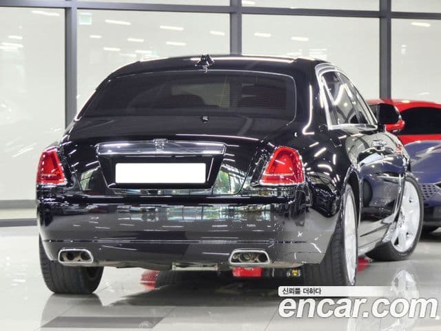 Rolls-Royce Ghost 2018 — ფოტო 11/18