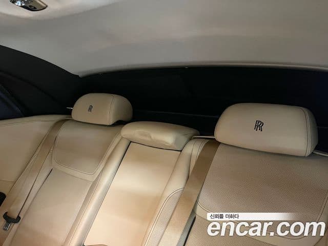 Rolls-Royce Ghost 2018 — ფოტო 10/18