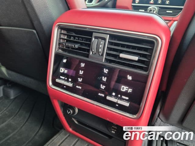 Porsche Cayenne 2019 — Photo 17/20