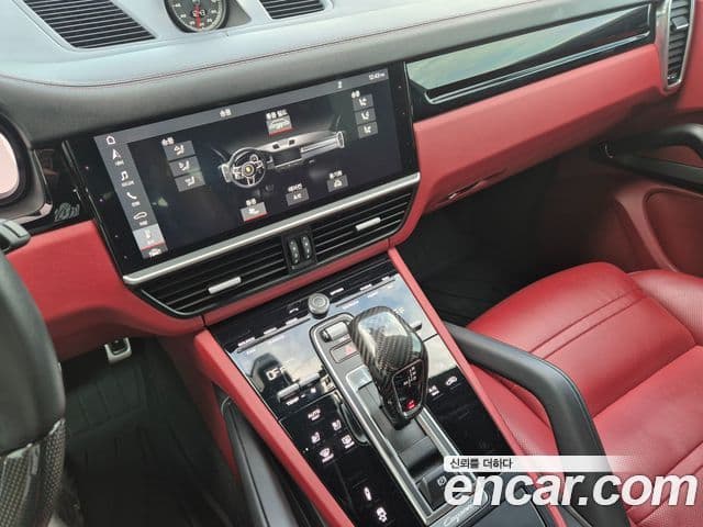 Porsche Cayenne 2019 — Photo 3/20