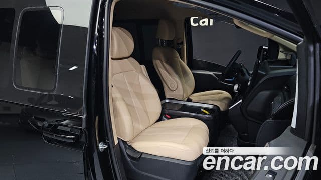 Hyundai Staria 2022 — Photo 18/20