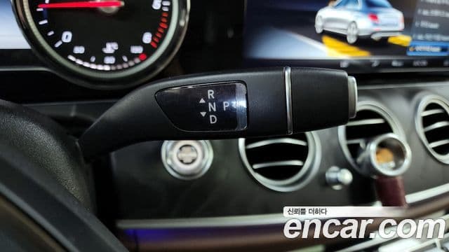 Mercedes-Benz E-Class 2018 — Şəkil 9/20