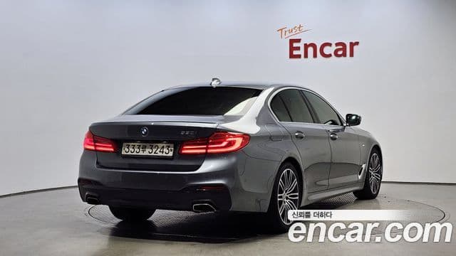 BMW 5 Series 2019 — ფოტო 2/20