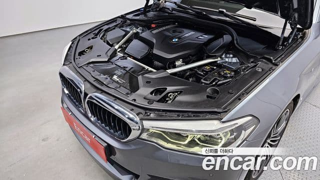 BMW 5 Series 2019 — фото 6 из 20