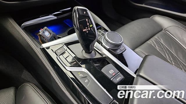 BMW 5 Series 2019 — фото 9 из 20